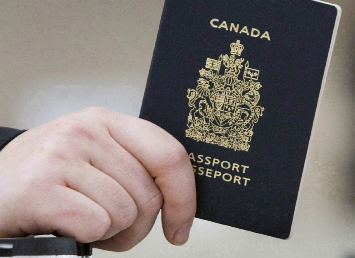 恭喜Ms.He成功收到加拿大移民申请贴签信！